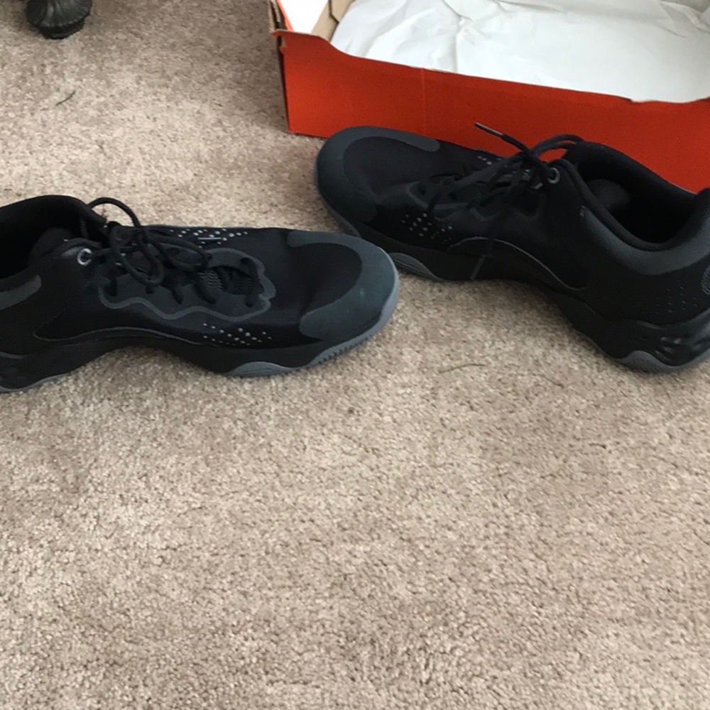 Nike Men's Fly By Mid 3! Black Athletic Shoes - Picture 4 of 7